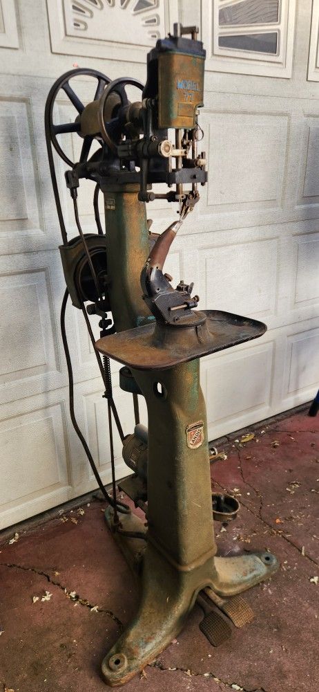 Champion Model 77 McKay Stitcher / antique leather sewing machine 