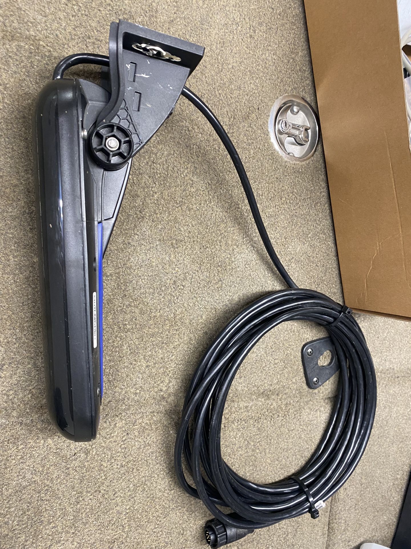 Lowrance HDS 9 Gen 3 W/ 3N1 Transducer for Sale in Puyallup, WA OfferUp