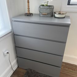 WOW Modern Gray 4-Drawer Dresser – Great Condition
