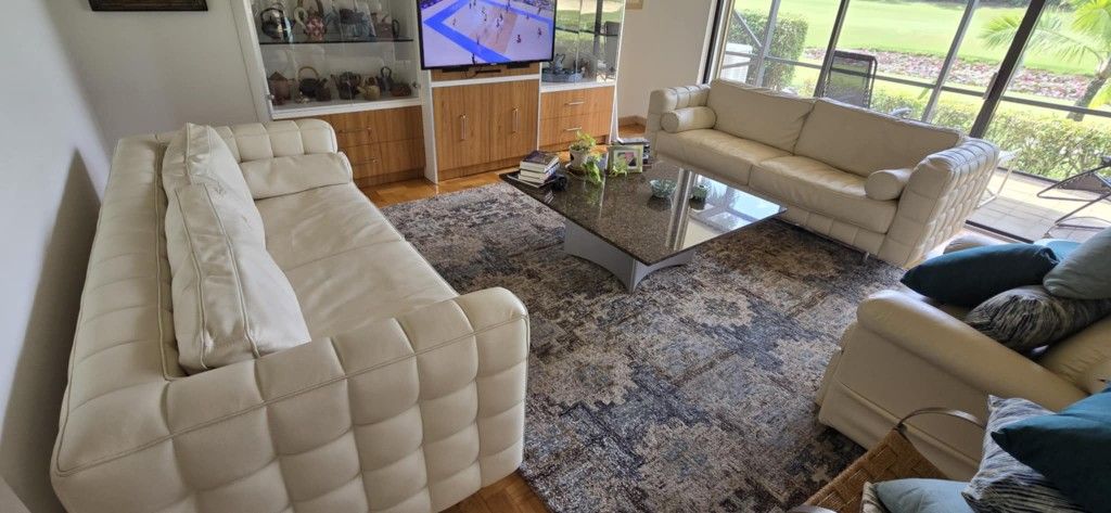 REDUCED Pair of Stunning Molinari Italian Leather Couches