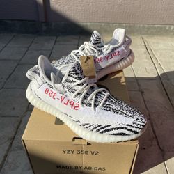 Yeezy Boost 350 v2 Zebra