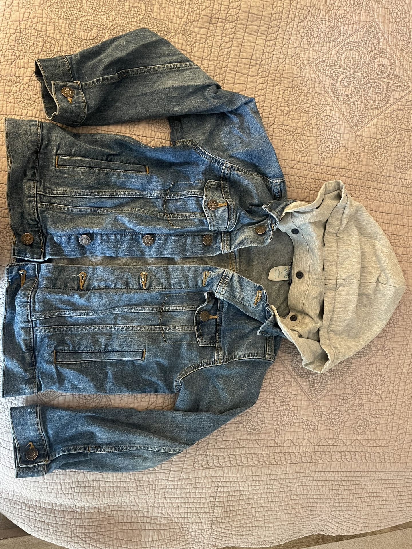 Boys Medium/ Size 8