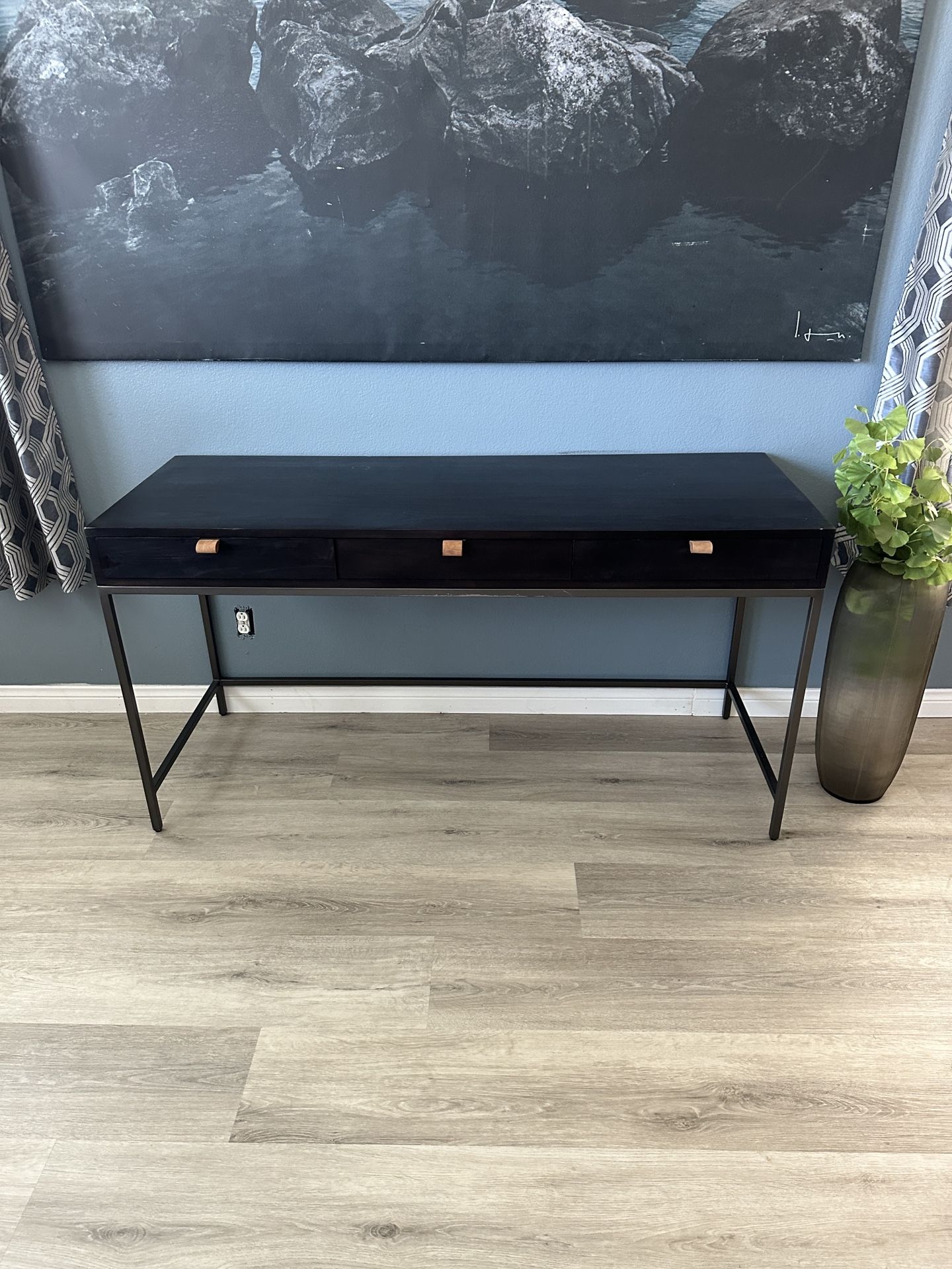 Entry Table Or Desk