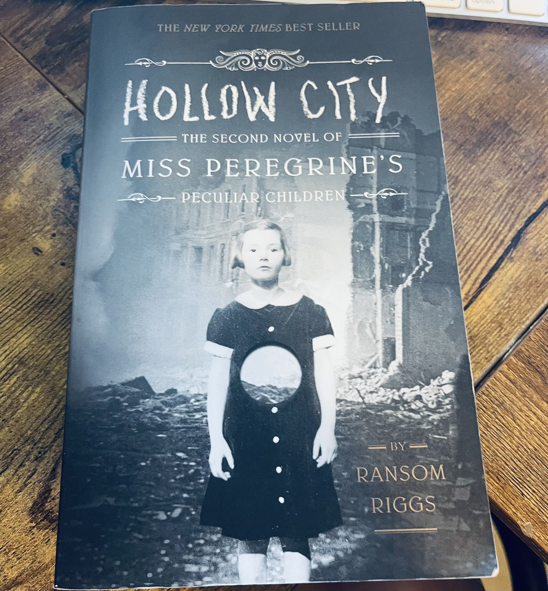 Hollow City | Book #2