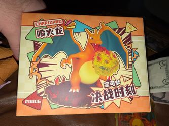 Charizard figurine with a special Pokémon card inside‼️‼️‼️