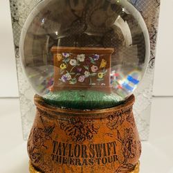 TAYLOR SWIFT | THE ERAS TOUR ACOUSTIC PIANO SNOW GLOBE,m