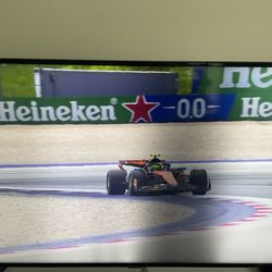 Samsung 50” UHD SMART TV 