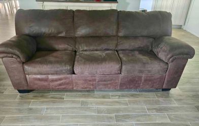 Ashley Sleeper Sofa / Hide-a-Bed w/ NEW Memory Foam Mattress