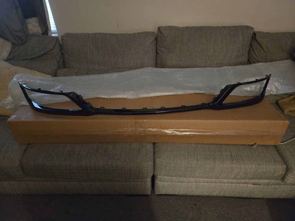 Front Bumper Trim For Chrysler  300 Srt8 Style Bumper 