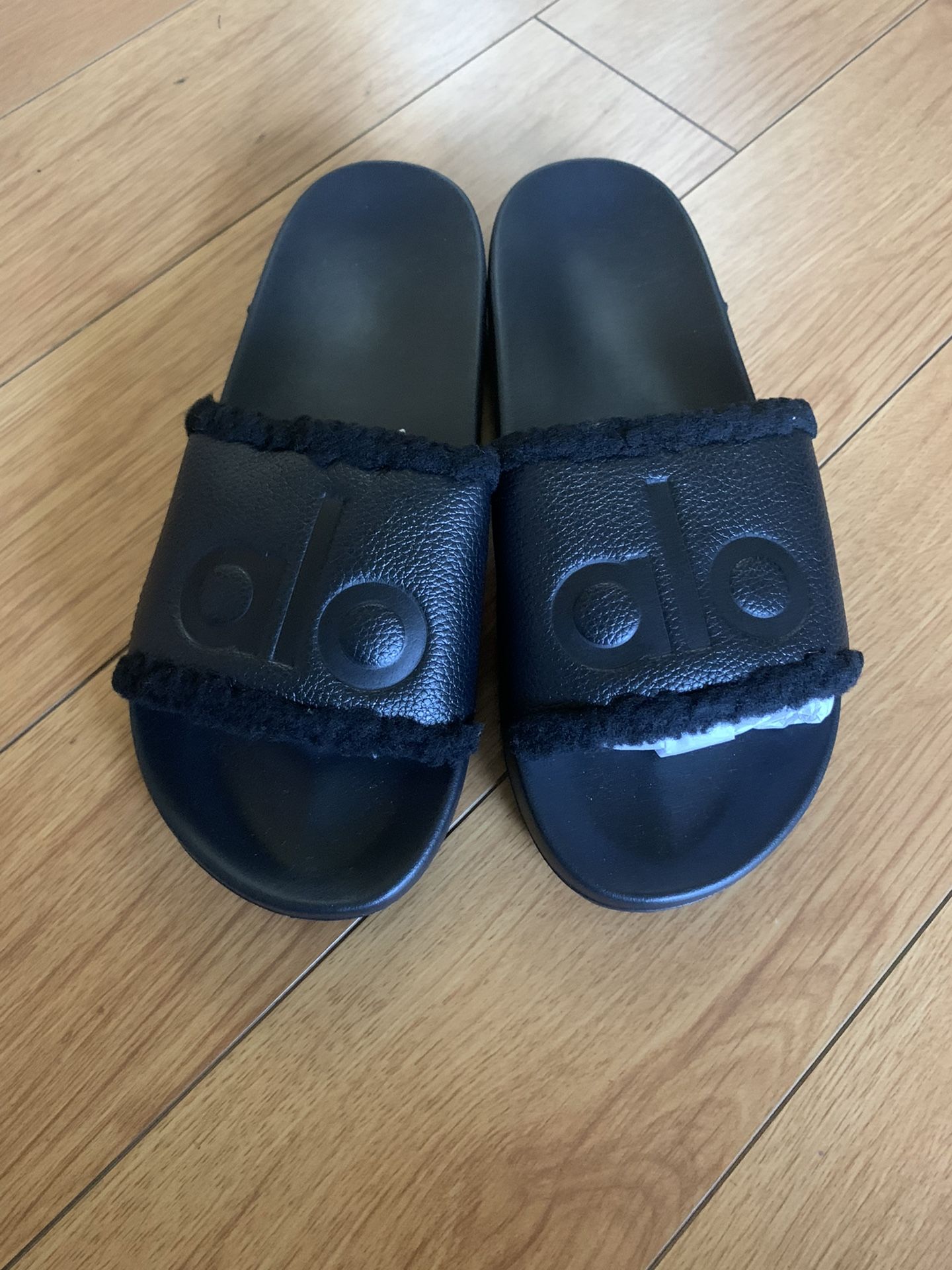 Alo Yoga Slippers