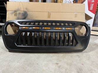 Front Grill fits 2018+ JeepJL/JT and Gladiator JT one of the lights gets dim may need to be replaced