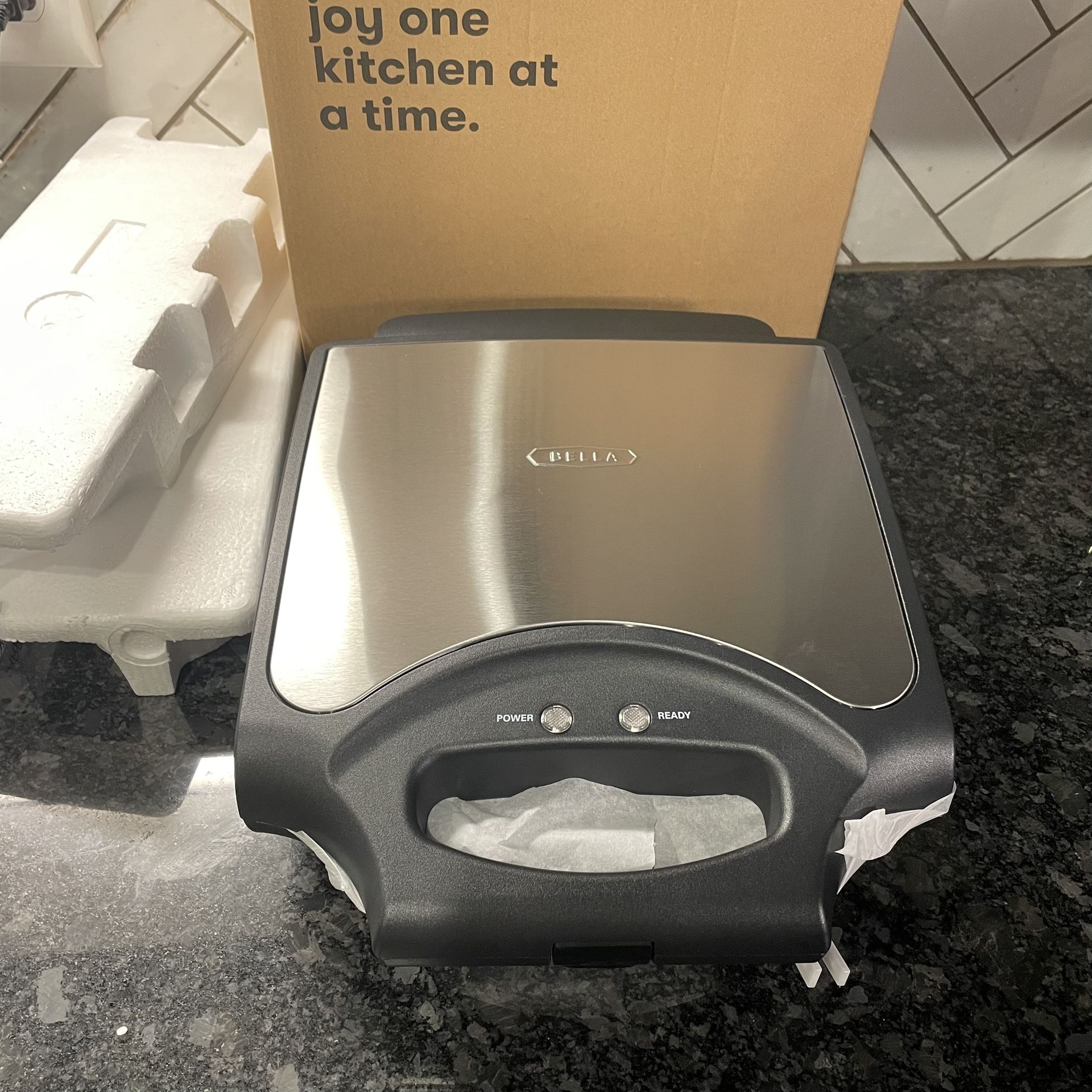 BELLA 4-Square Belgian Waffle Maker - Classic Waffle Iron NEW