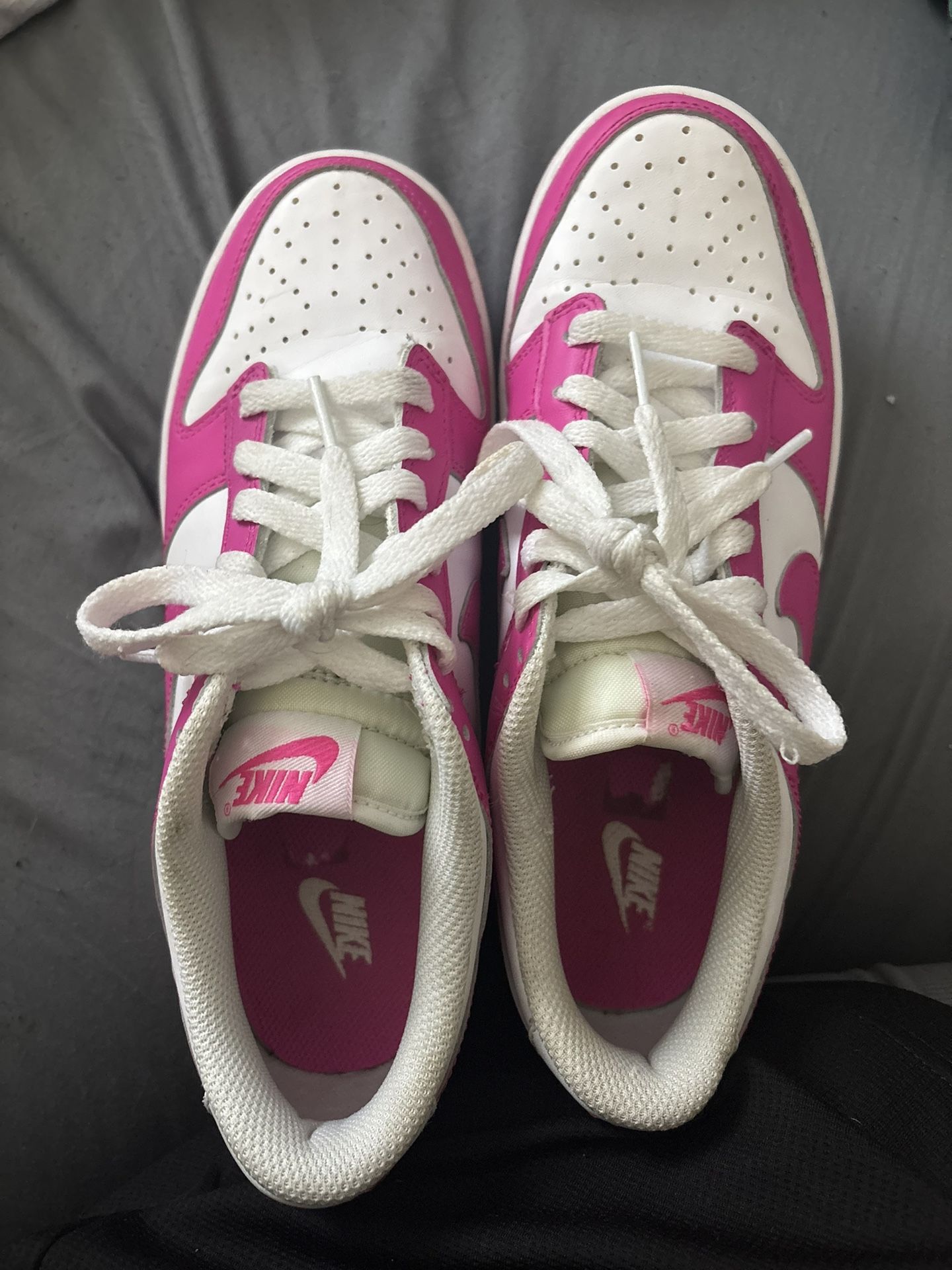 Nikes size 6y (7.5 in women’s)