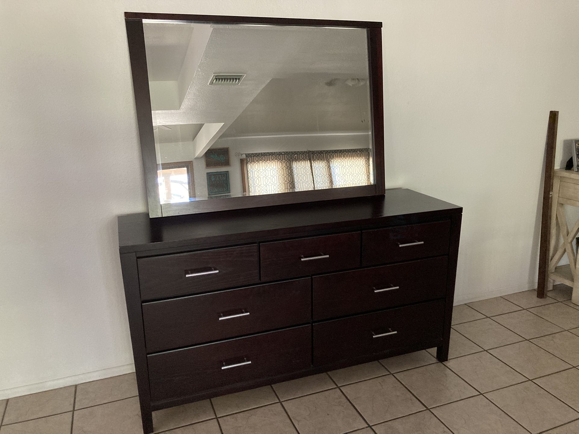 Dresser With Mirror 19Dx63Wx33T