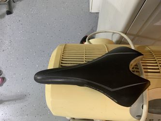 Bontrager RL road bike saddle