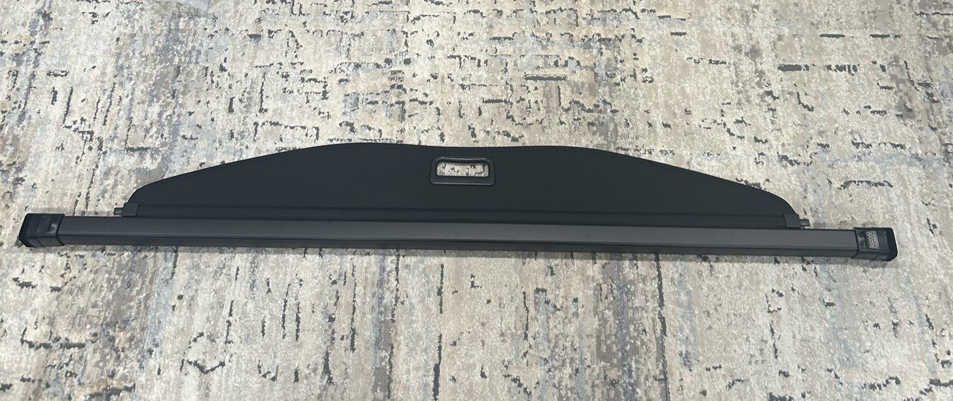 NEW / NUEVO - OPEN BOX / CAJA ABIERTA. Cargo Cover for 2024 2025 Toyota Grand Highlander