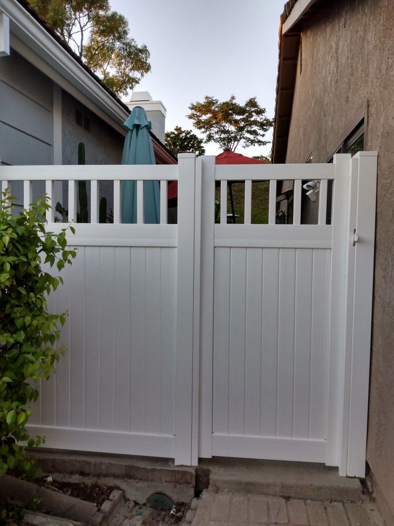 New Vinyl Fencing And Gates