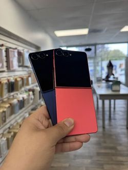 Samsung - Galaxy Z Flip7 5G 6.9" (T-Mobile Locked) (Premium Pre-owned) / 256GB| $5 Down | Payment plan available