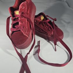 Toddler Puma Sneakers – Size 6C (Burgundy Velvet) 👟