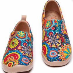 UIN Womens shoes Slip On 7.5