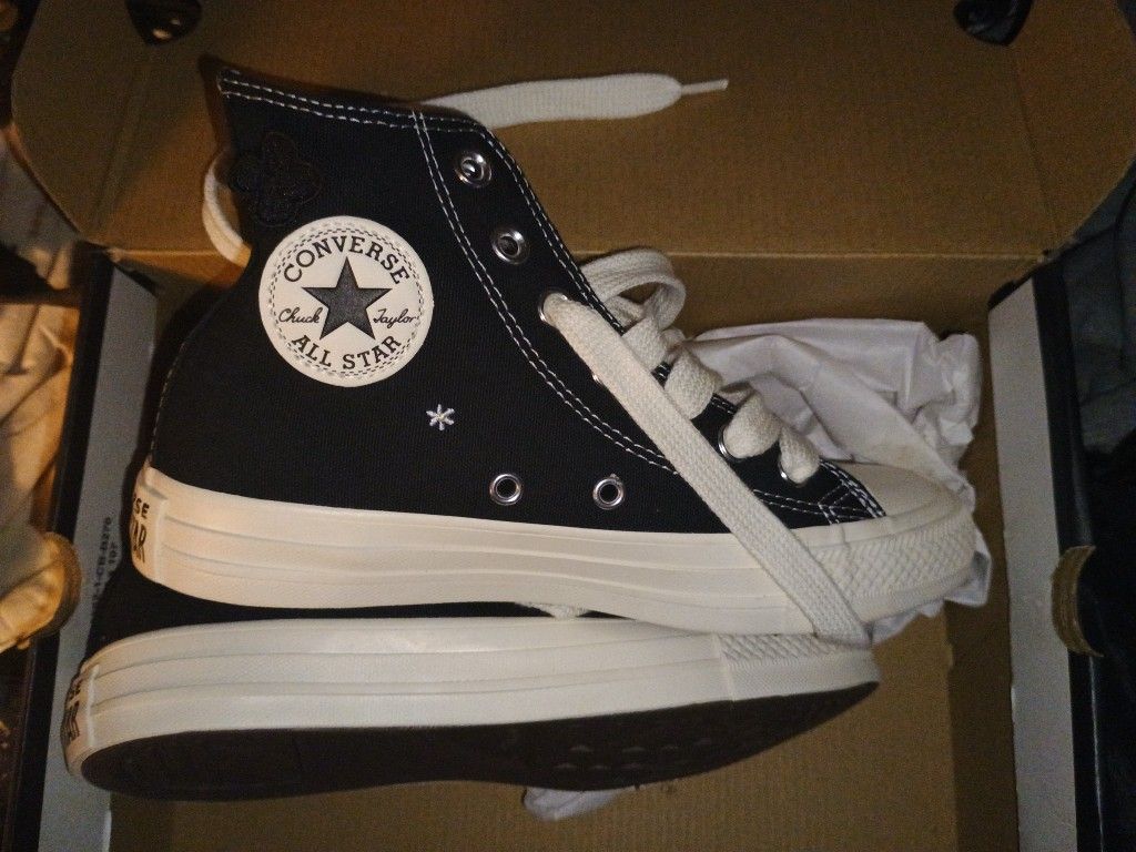 Converse Women's Size 5.5