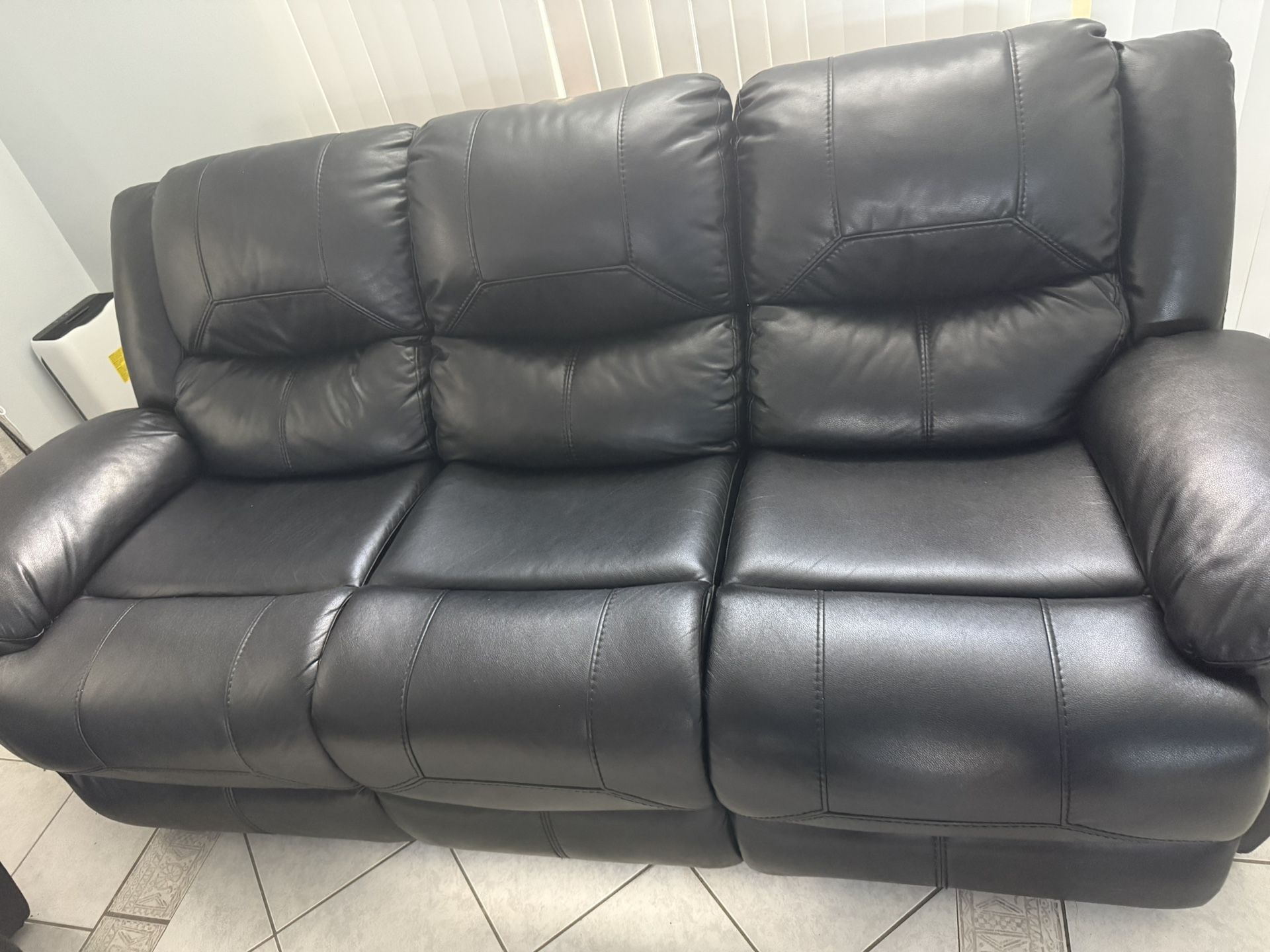 American Signature’s Recliner Couch