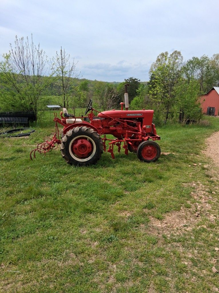 International Harvester 140 Farmall With Cultivators