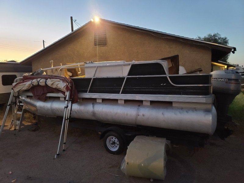 Pontoon Boat