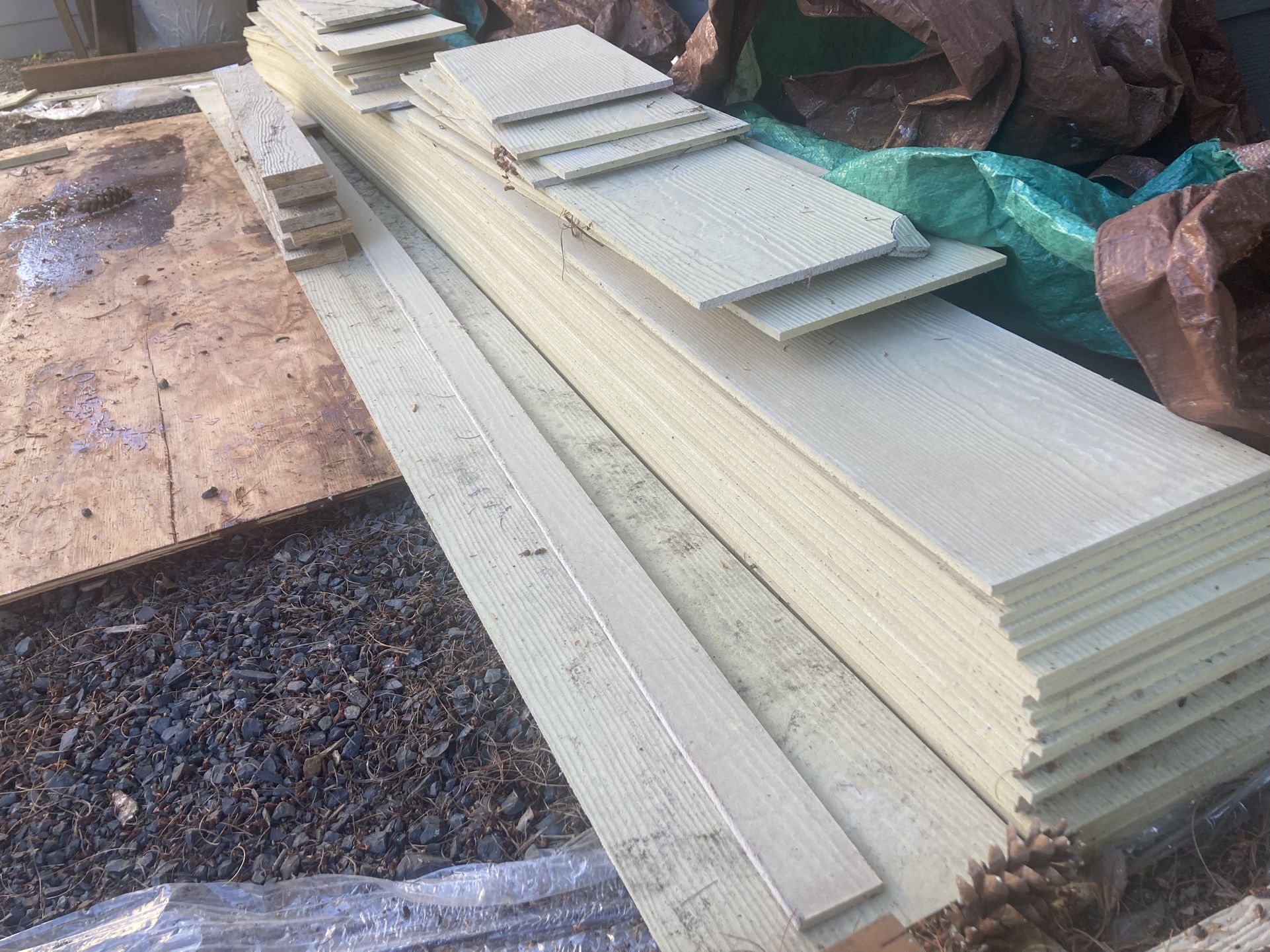 23 x Hardie Board Planks (12’x8.25), 20+ Assorted Cuts, 2xLP 440 Trim Boards (8’x4’) & Assorted Cuts