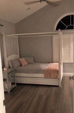 Canopy bed with trundle bed – white lacquer twin