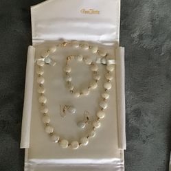 Flat pearls