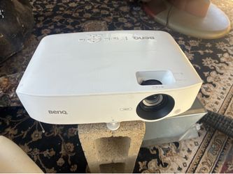 Projector BenQ HDMI DLP power cord included I will add on a projector screen also