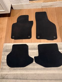 OEM Vokswagen Carpet Floor Mats 156829/00 Black Set Front and Back