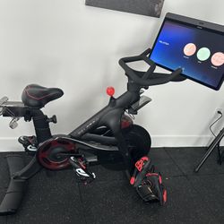 Pelaton Bike With Shoes 