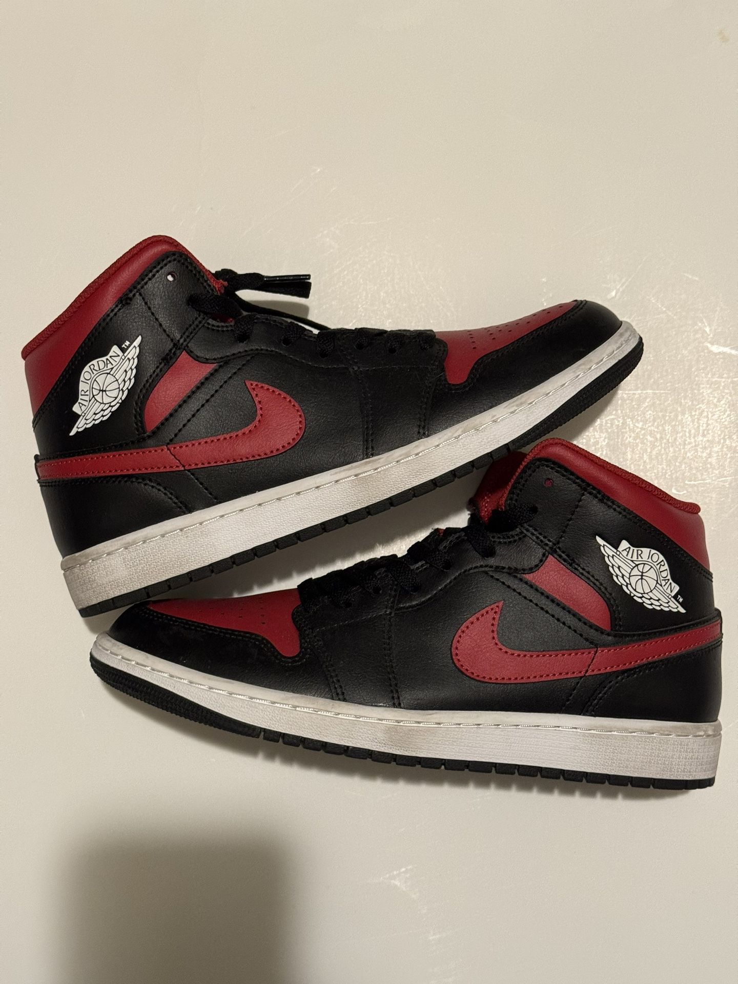 🏀 Nike Air Jordan 1 Mid “Bred” – Size 9 (Men’s)