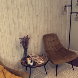 Brown Chairs And Coffee Table 