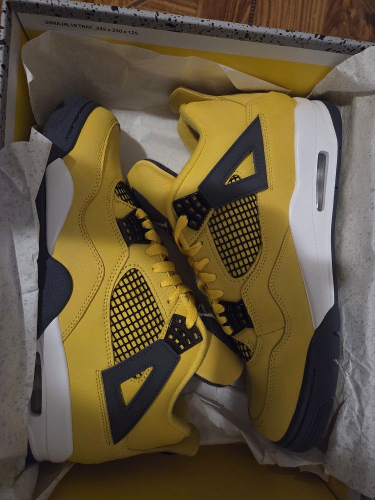 Jordan 4 Retro Lightning Size 10