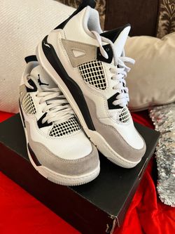 Kid’s Jordan 4 retro
