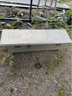 Truck tool box