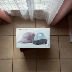 Cricut Hat Press – BRAND NEW