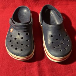 CROCS  M Size 6   W Size 8