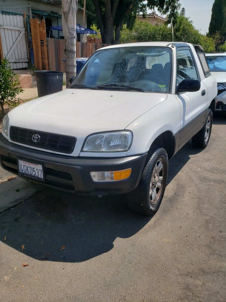 1998 TOYOTA RAV4 2DR