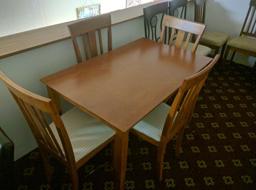 Brand New Kitchen Table With Four Chairs .. Delivery Available !!