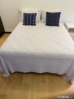 QUEEN BED with MATTRESS