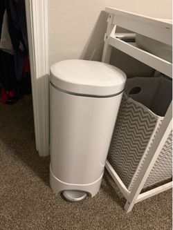 Munchkin diaper pail
