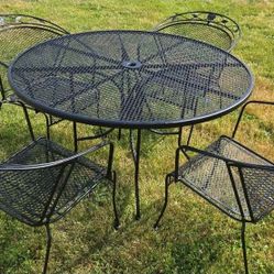 Vintage Outdoor Iron Set - Fresh Paint