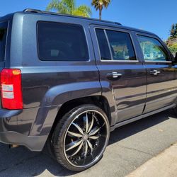 Jeep Patriot, Low Miles, 4 Cylinder, Clean Title, Smogged, 22"rims, Clean Inside And Out 