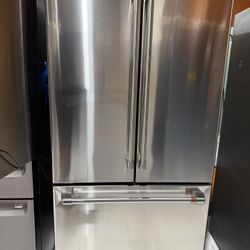 Café CWE23SP2MLS1 Counter-Depth French Door Fridge (Stainless)