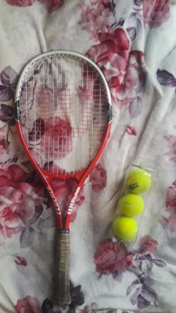 Federer Wilson Tennis Racket with Balls