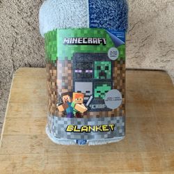 MINECRAFT BLANKET GLOW IN THE DARK GREAT FOR BIRTHDAY GIFT OR JUST TO GIVE OUT